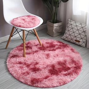 Tapis rond luxueux en peluche.