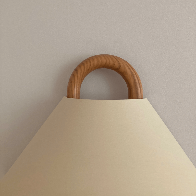 Moderne plissierte Wandleuchte