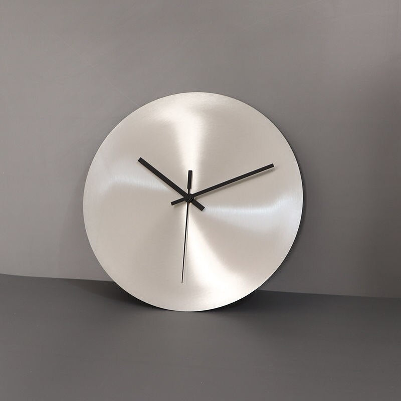 Elegante Minimalistische Edelstahl-Wanduhr