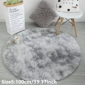 Tapis rond luxueux en peluche.