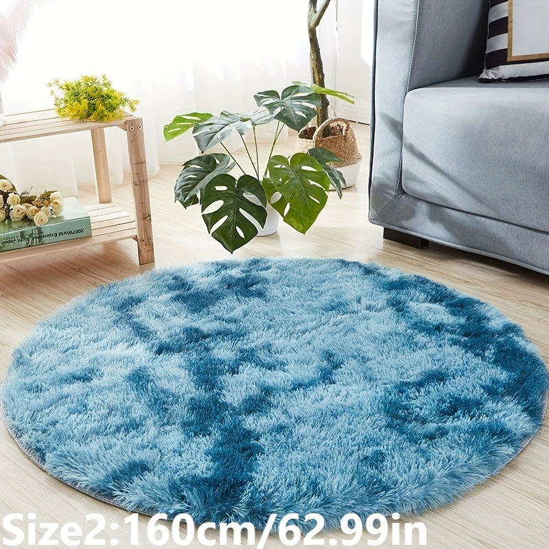 Tapis rond luxueux en peluche.