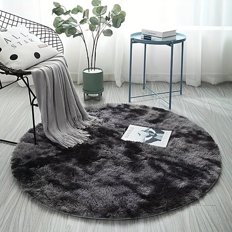 Tapis rond luxueux en peluche.