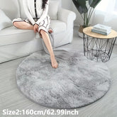 Tapis rond luxueux en peluche.