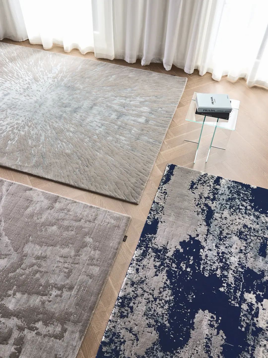 Grauer Viskose Teppich modern elegant Wohnzimmer Teppich mit Glanz