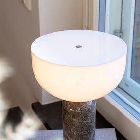 Lampe de table élégante avec base en marbre