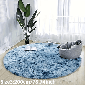 Tapis rond luxueux en peluche.