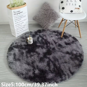 Tapis rond luxueux en peluche.