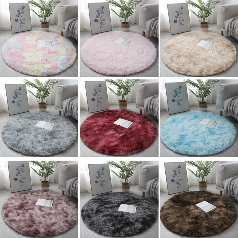 Tapis rond luxueux en peluche.