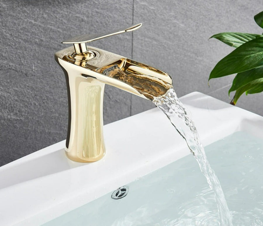 Moderne Wasserfall-Badezimmerarmatur – Stil & Eleganz-Aster Selection