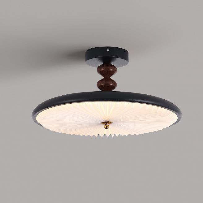 Halbeinbau-Deckenlampe mit Falten- und Perlenoptik