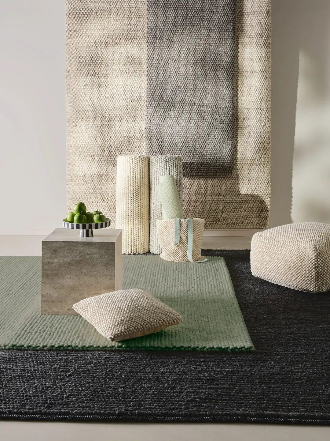 Flauschiger Teppich Wohnzimmer 200x300 aus Wolle in Beige, moderner Hochflorteppich für stilvolle Wohnräume