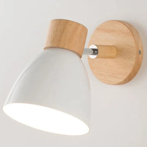 Holzerne Wandlampe