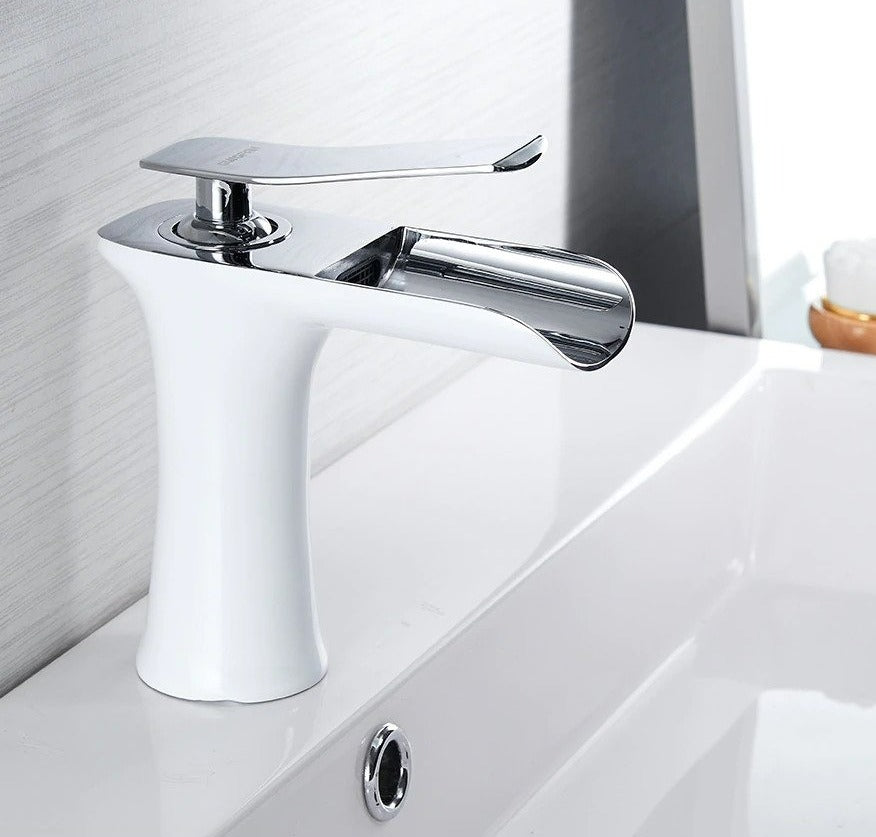 Moderne Wasserfall-Badezimmerarmatur – Stil & Eleganz-Aster Selection