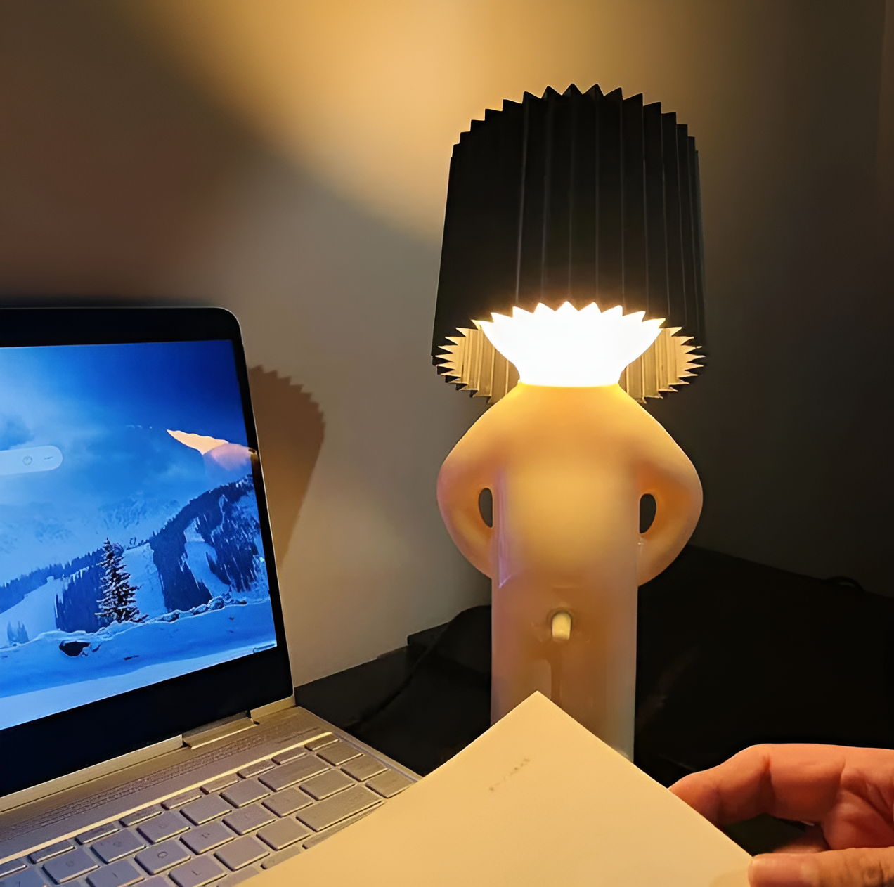 Lampe de table LED créative Shy Boy