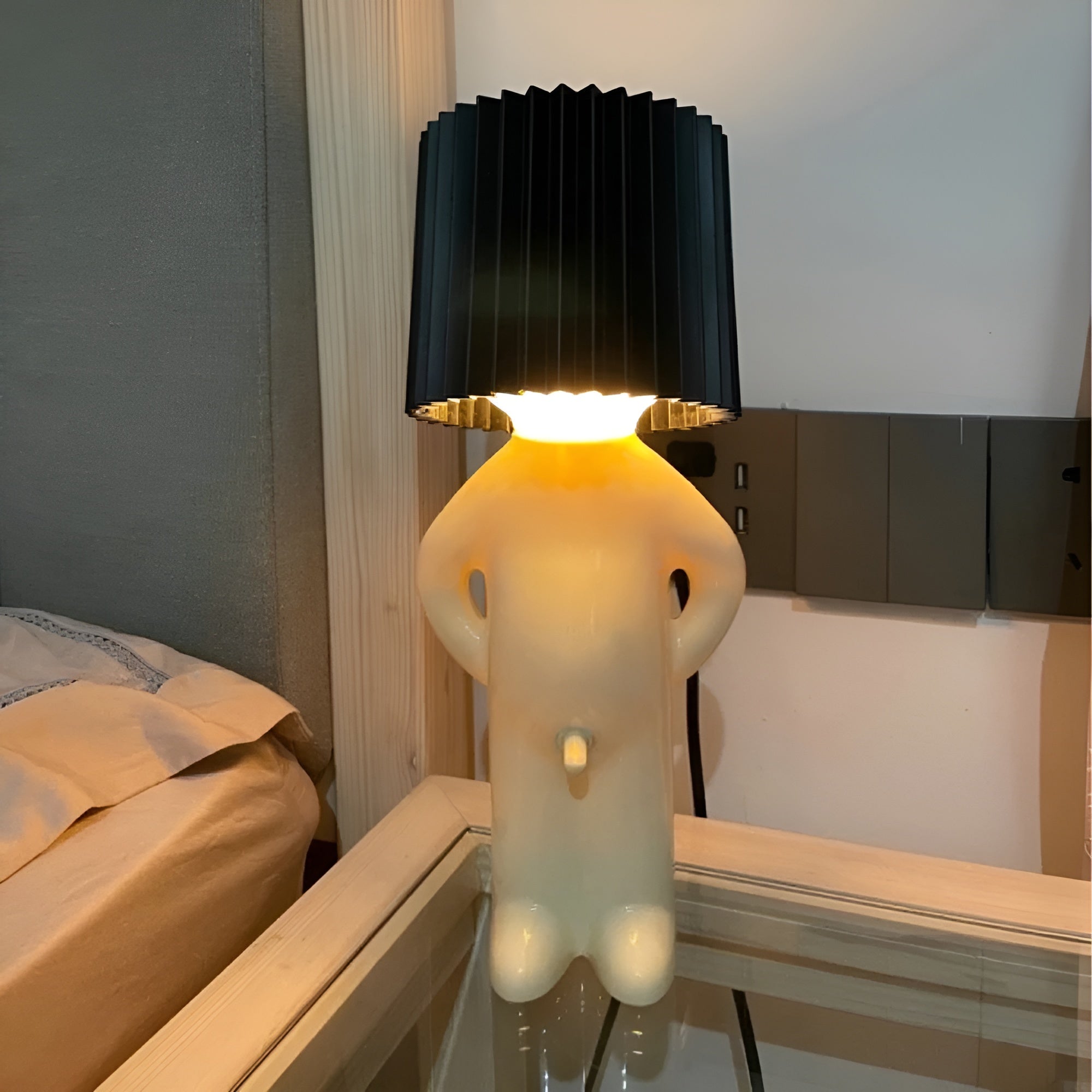 Kreative LED Tischlampe Shy Boy-Aster Selection