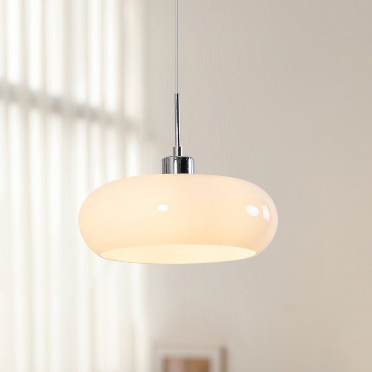 Moderne Glaspendelleuchte im Bauhaus-Design