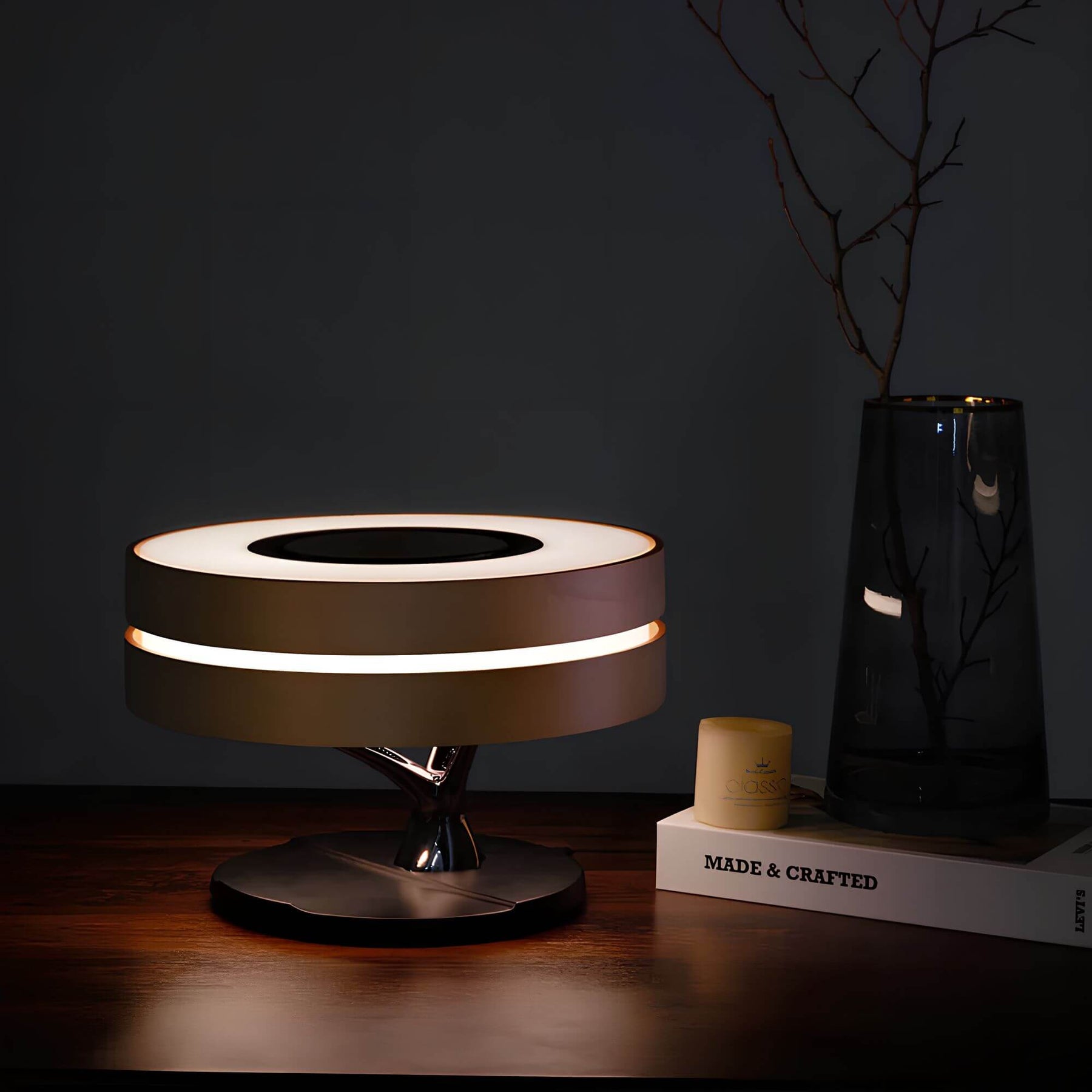 Lampe de table élégante dans un style minimaliste pour n'importe quelle pièce