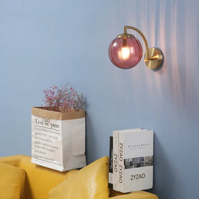 Wandleuchte aus Glas mit modernem Flair
