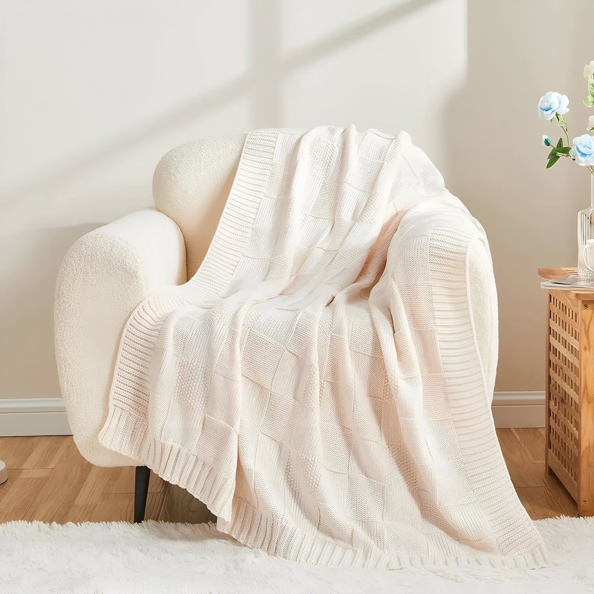 Elegant premium knitted blanket