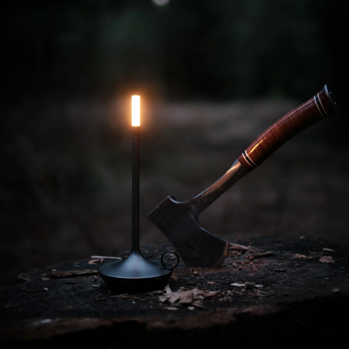 Solenne minimalistische skandinavische LED-Tischleuchte aus Aluminium