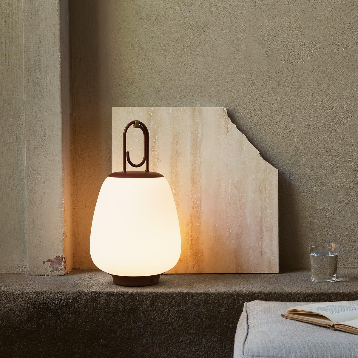 Portable LED table lamp for flexible ambience