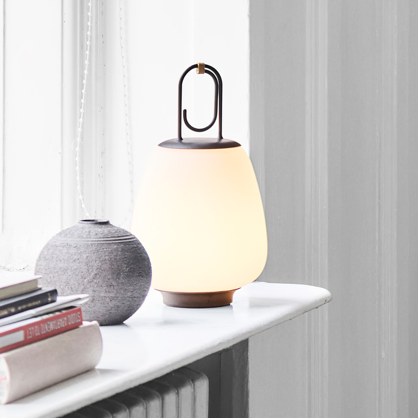 Portable LED table lamp for flexible ambience