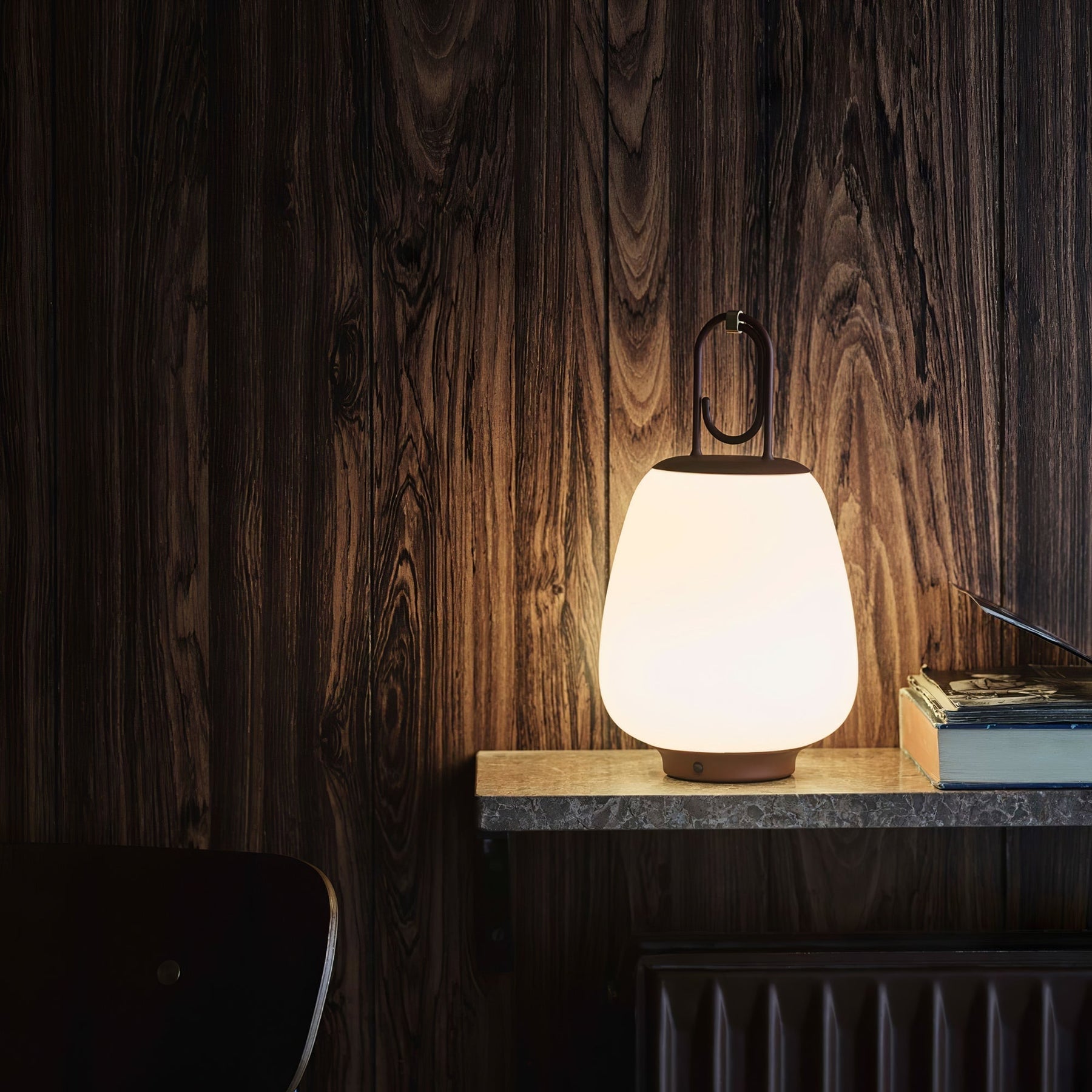 Portable LED table lamp for flexible ambience
