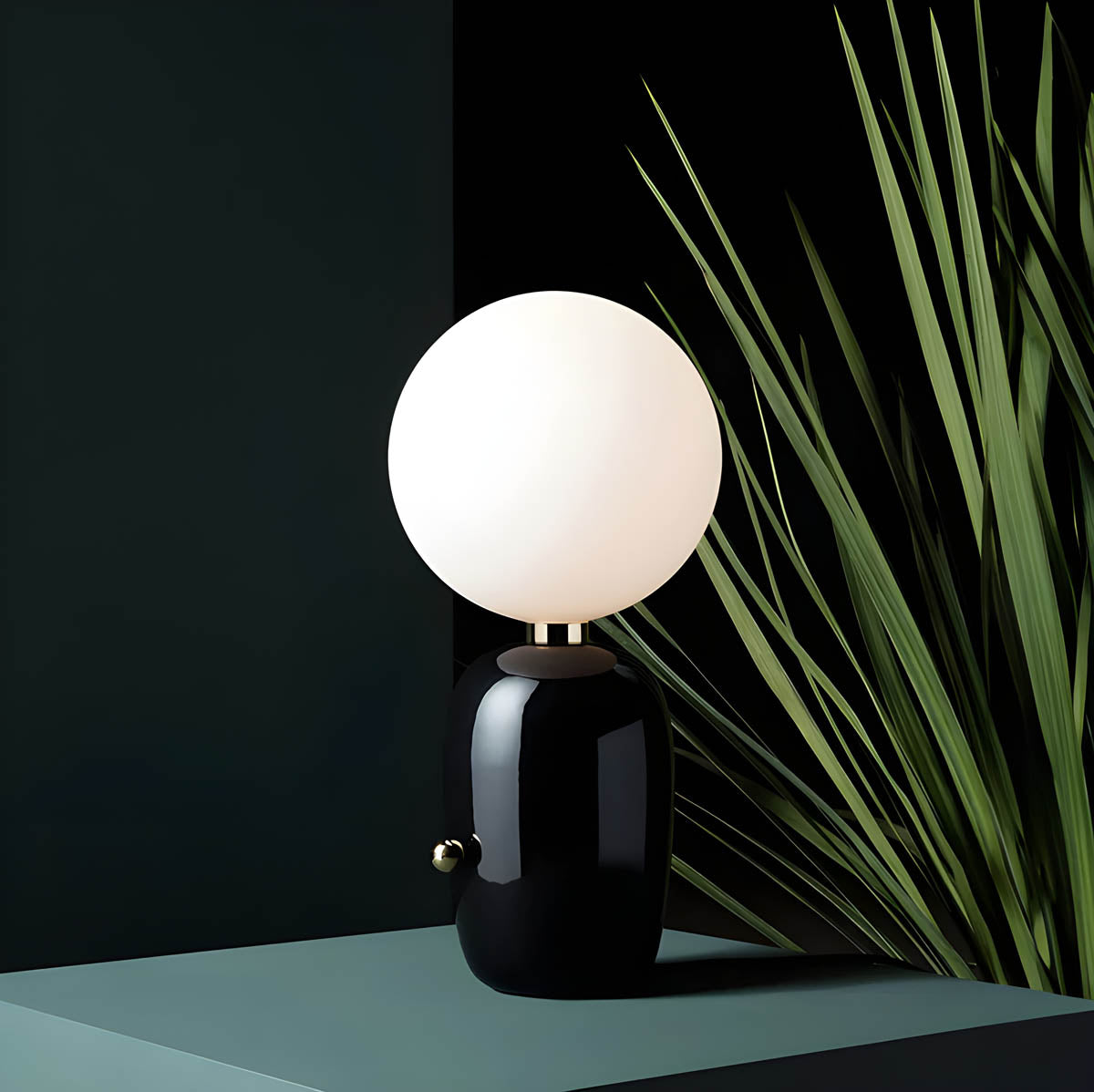 Minimalistische Tischlampe für stilvolles Interieur