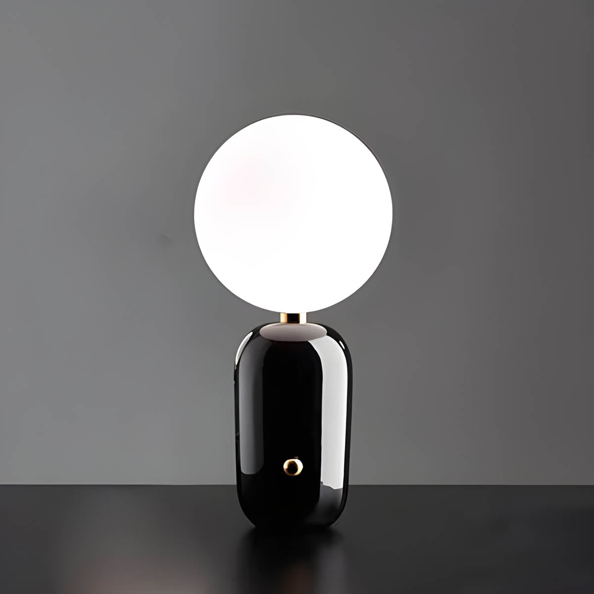 Minimalistische Tischlampe für stilvolles Interieur