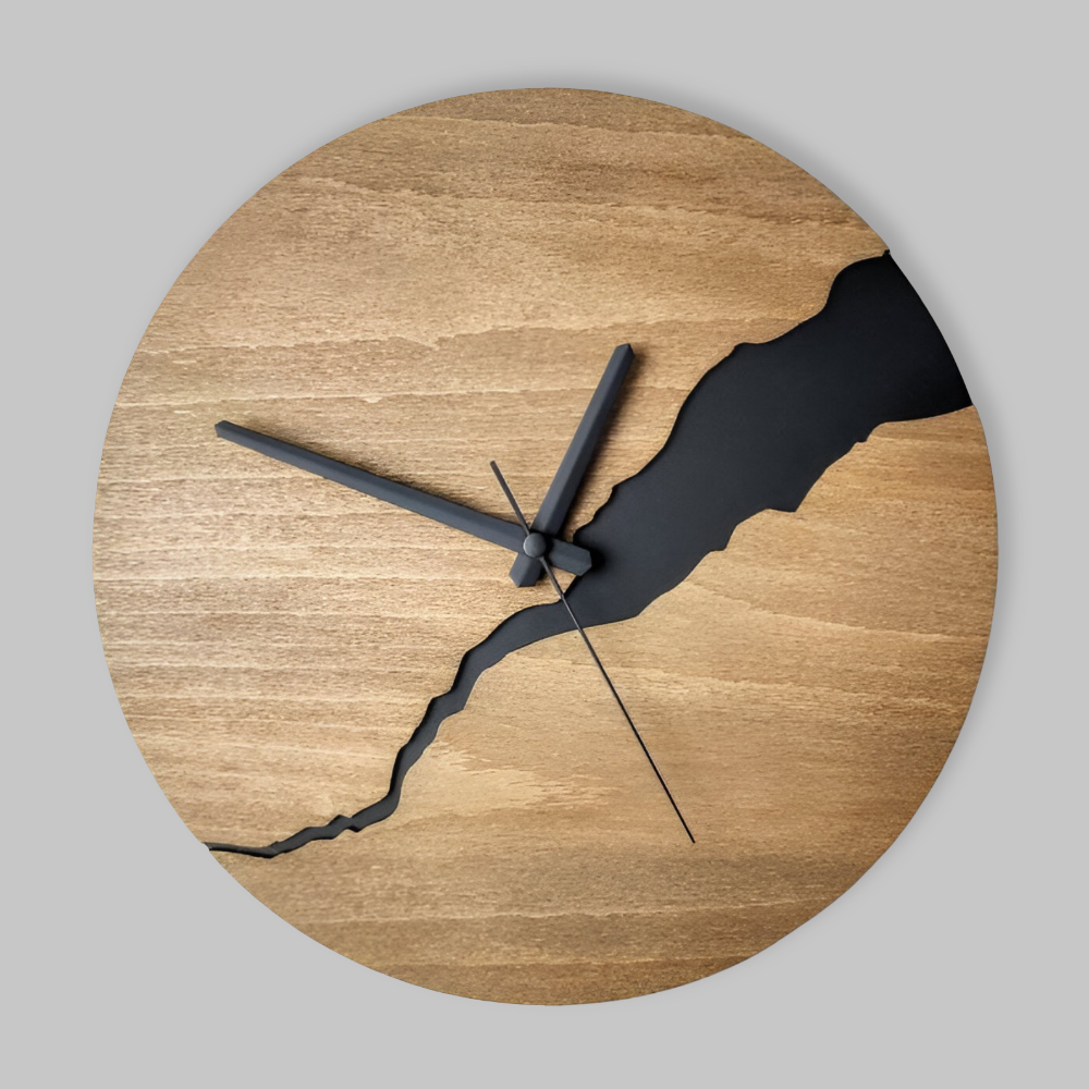 Rustikale Wanduhr aus Holz von Oakmere