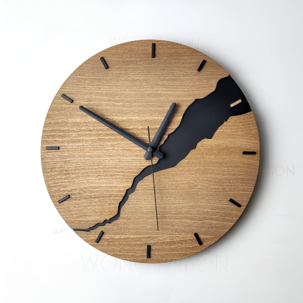 Rustikale Wanduhr aus Holz von Oakmere