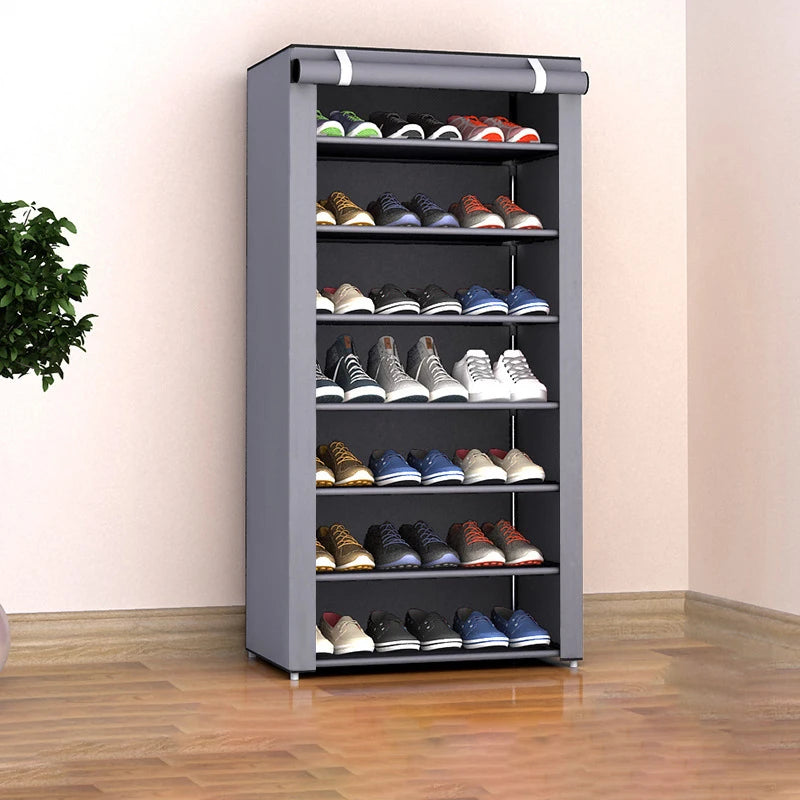 Moderner Schuhschrank mit Fächern und Rolltür