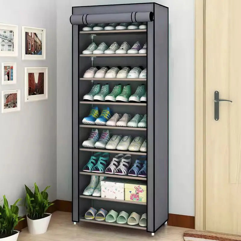 Moderner Schuhschrank mit Fächern und Rolltür