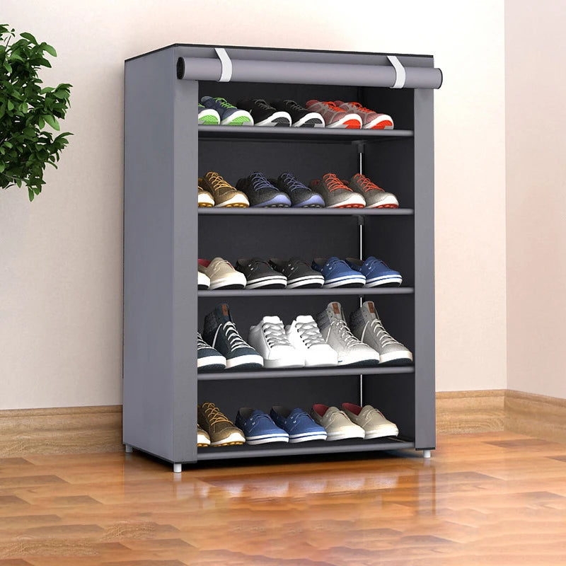 Moderner Schuhschrank mit Fächern und Rolltür