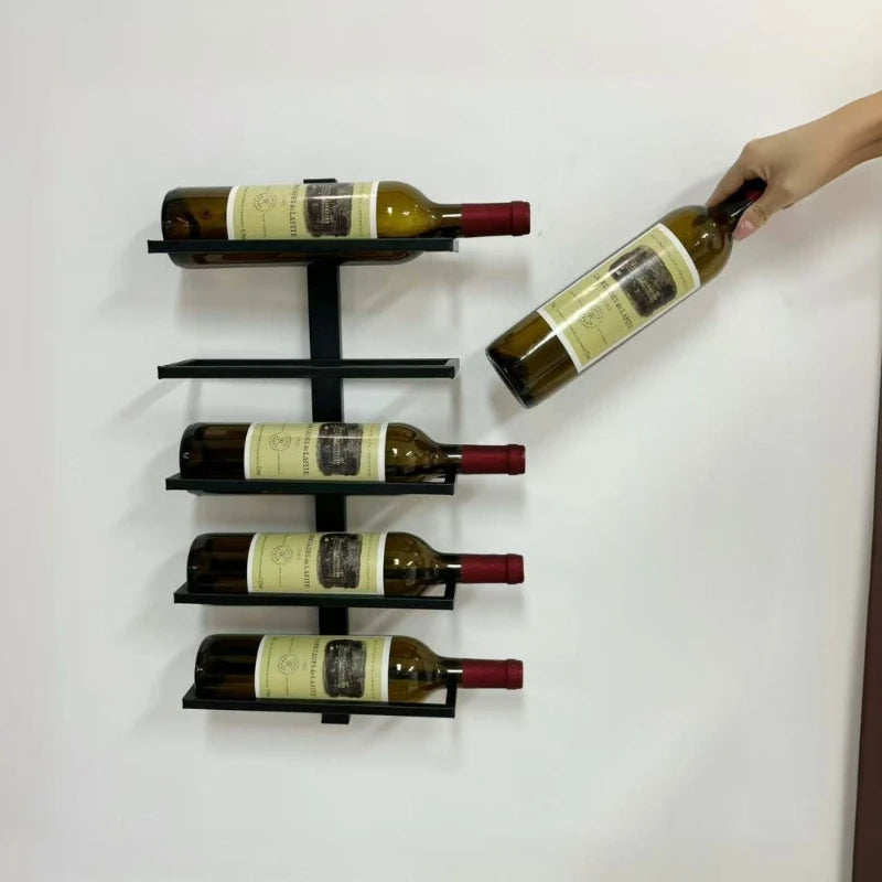 Vierstöckiges, wandmontiertes Weinregal aus Metall