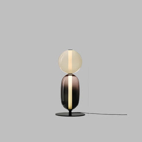 Designer-Stehlampe mit Farbdetails