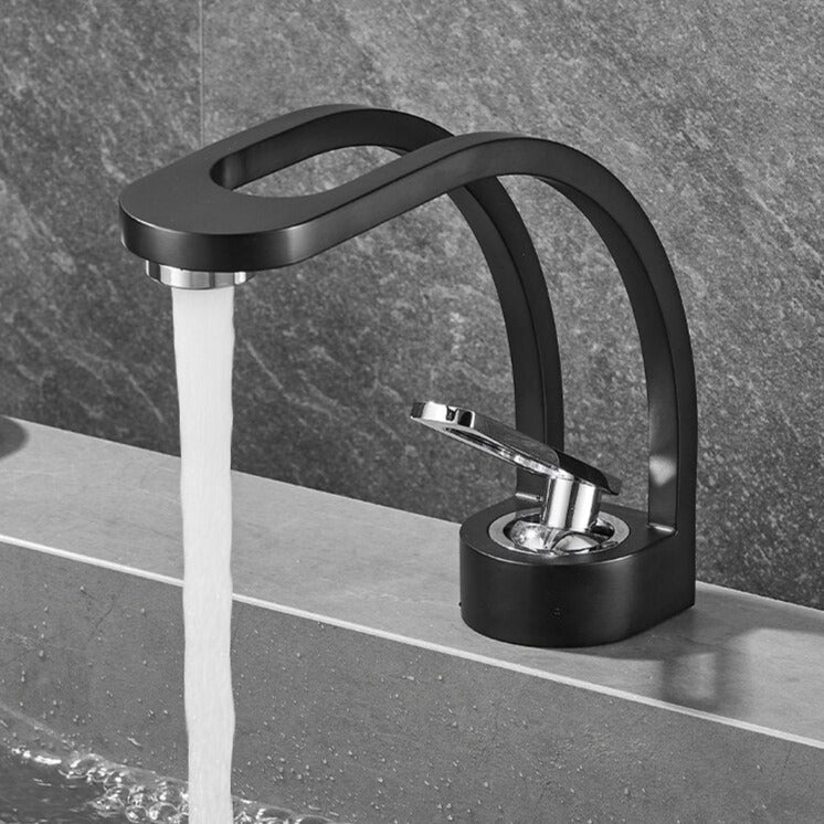 Gebogene Premium-Armatur fürs Bad – Innovatives Dual-Channel-System & edles Design-Aster Selection