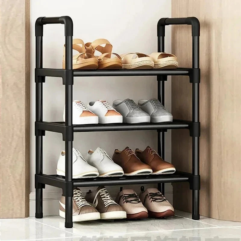 Mehrstöckiges, erhöhtes Schuhregal