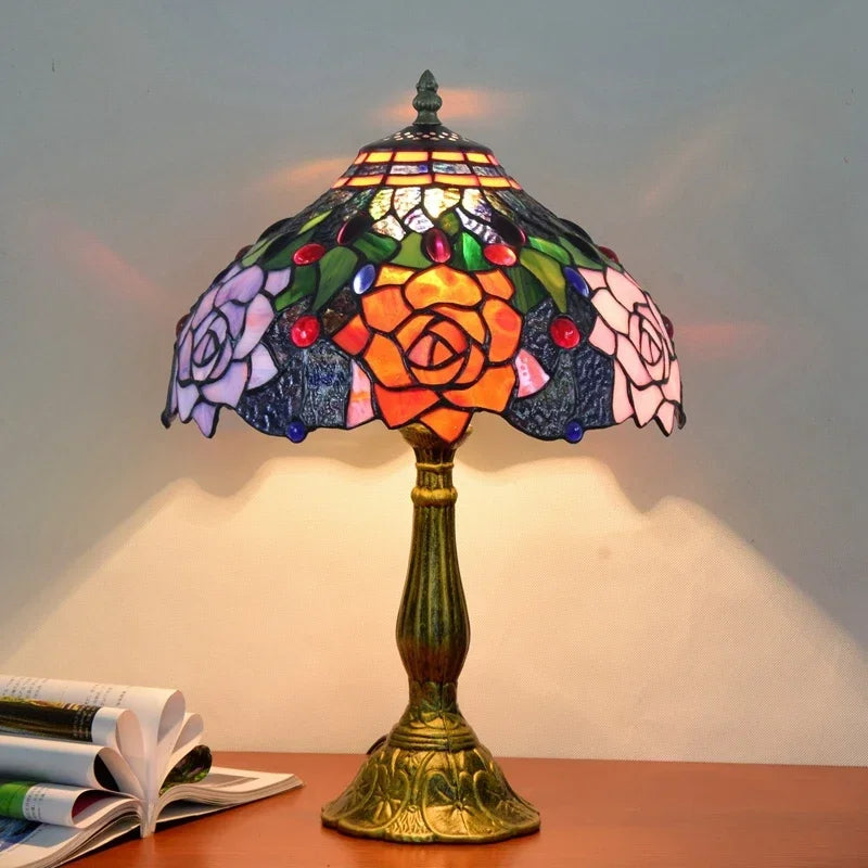 Tischlampe aus Buntglas mit Libellenmotiv