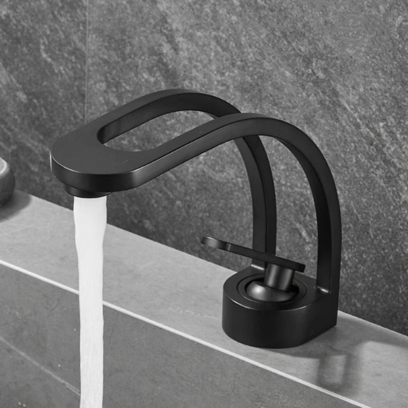 Gebogene Premium-Armatur fürs Bad – Innovatives Dual-Channel-System & edles Design-Aster Selection