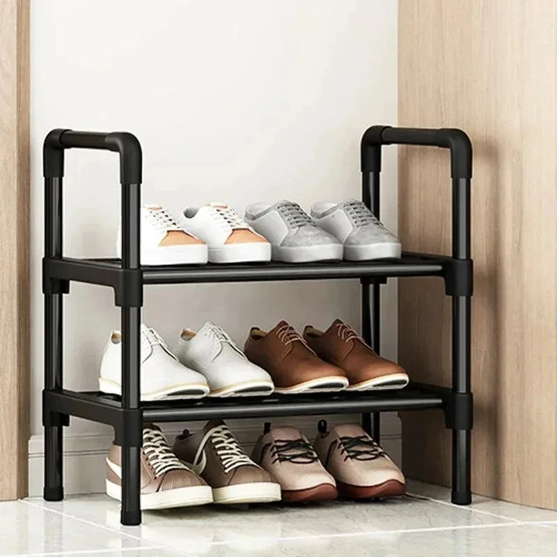 Mehrstöckiges, erhöhtes Schuhregal