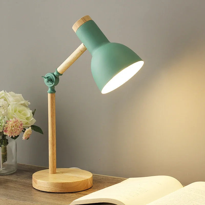 Lampe de table en bois coloré