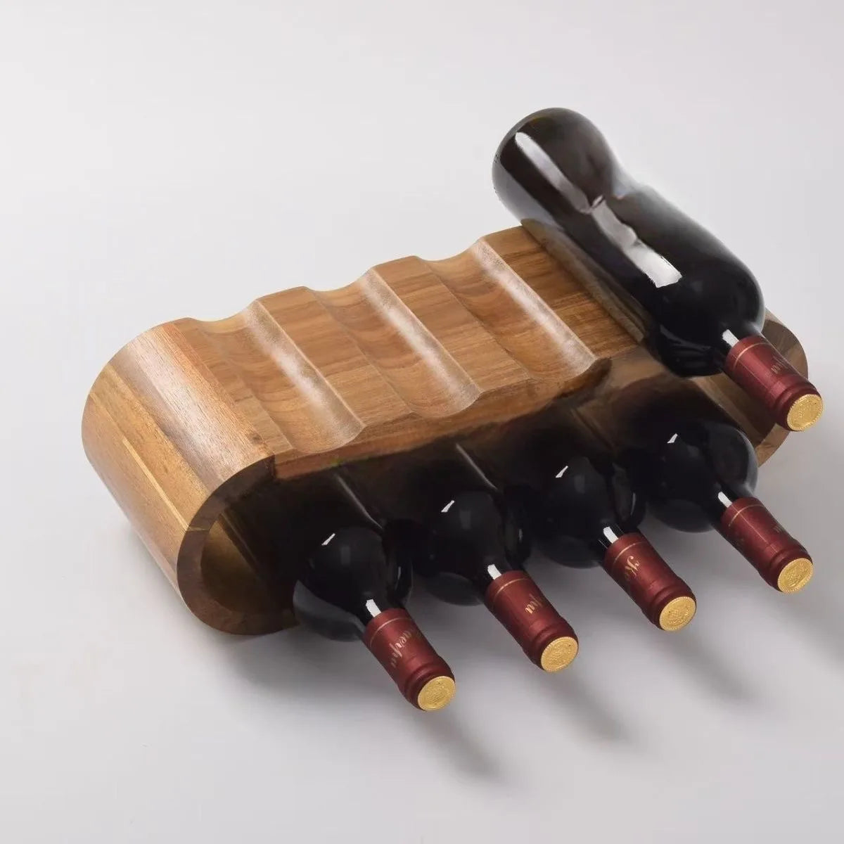 Weinregal aus Massivholz für mehrere Flaschen