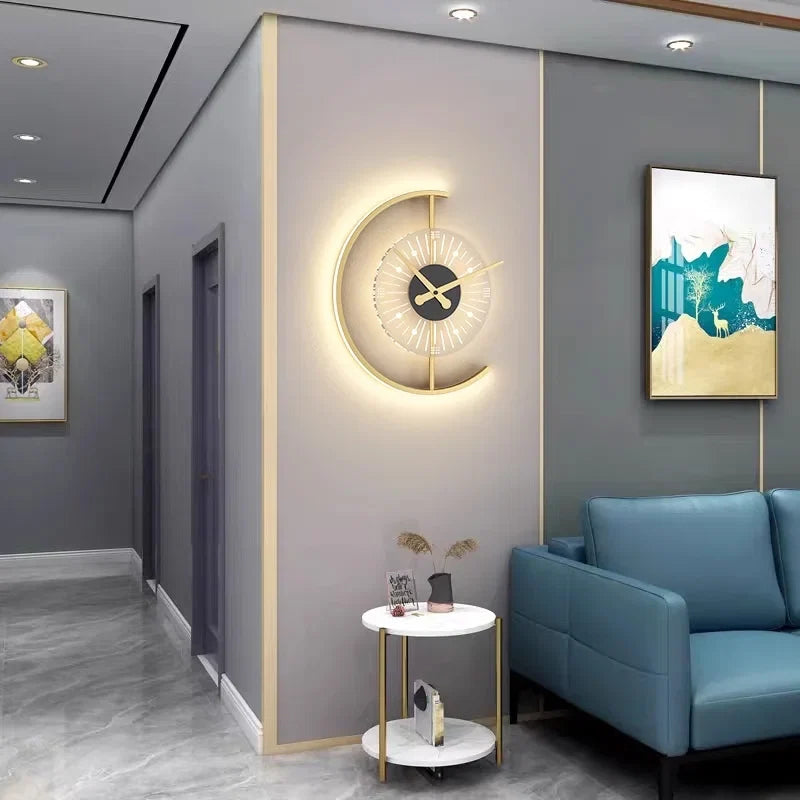Moderne LED-Wanduhr mit integrierter Beleuchtung