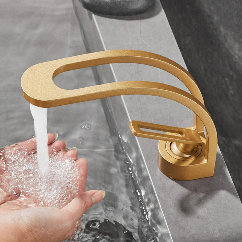 Gebogene Premium-Armatur fürs Bad – Innovatives Dual-Channel-System & edles Design-Aster Selection