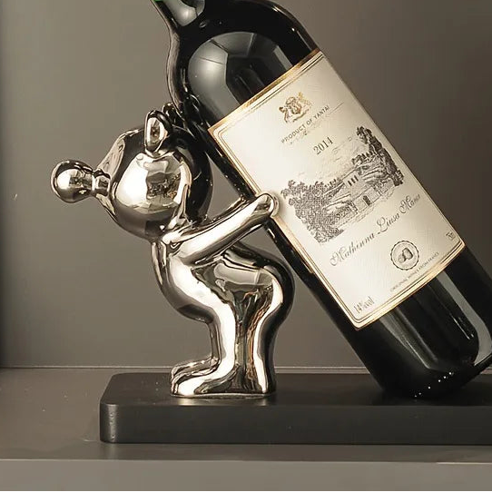 Weinflaschenhalter aus Keramikfigur