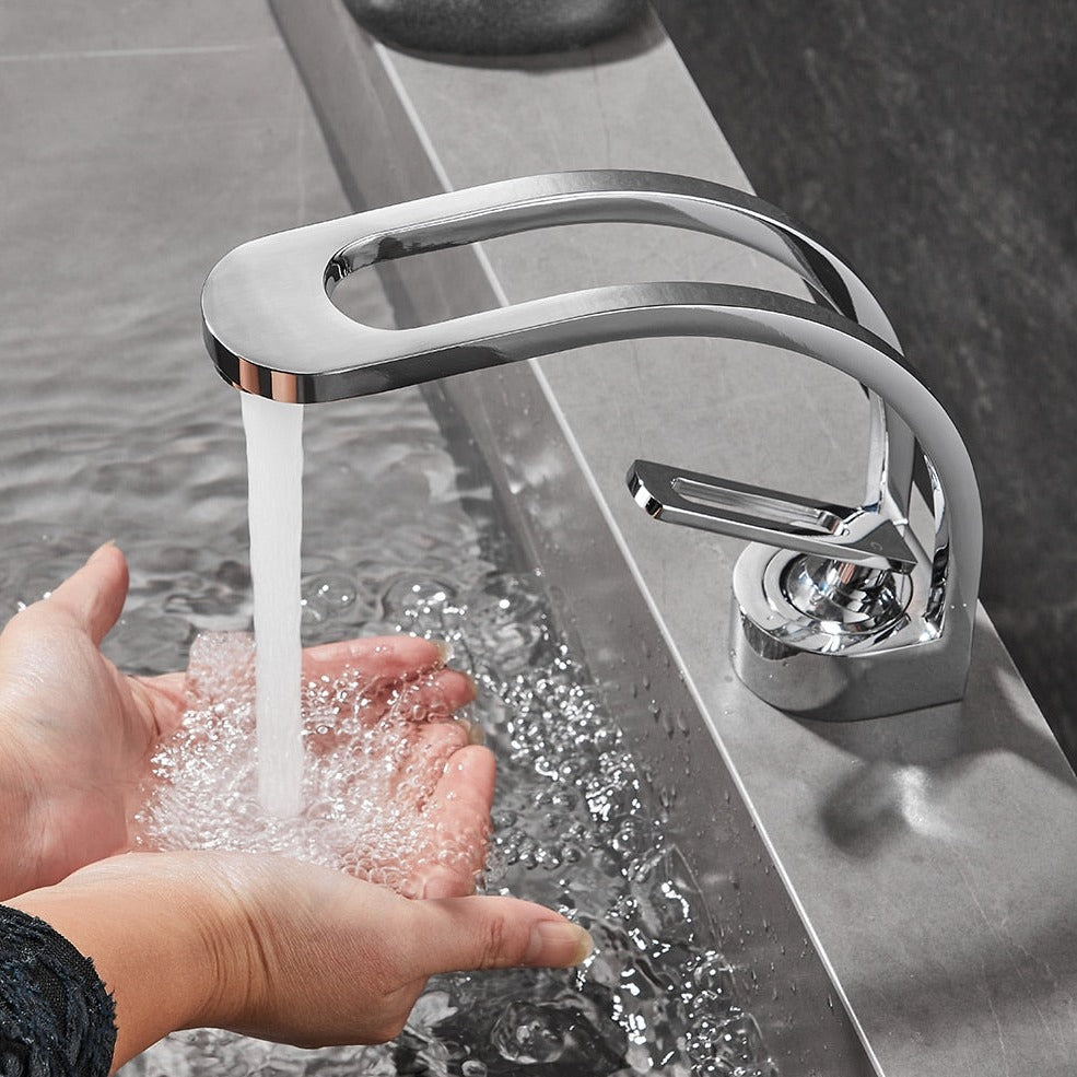 Gebogene Premium-Armatur fürs Bad – Innovatives Dual-Channel-System & edles Design-Aster Selection
