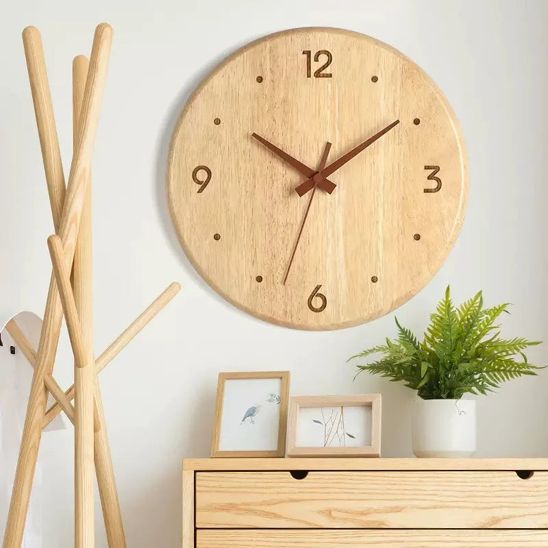 Japanische Wanduhr aus Holz