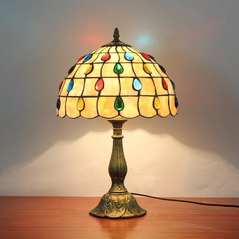 Tischlampe aus Buntglas mit Libellenmotiv