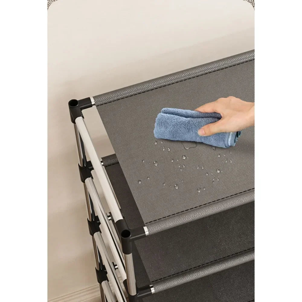 Mehrstufiges Schuhregal aus Stoff
